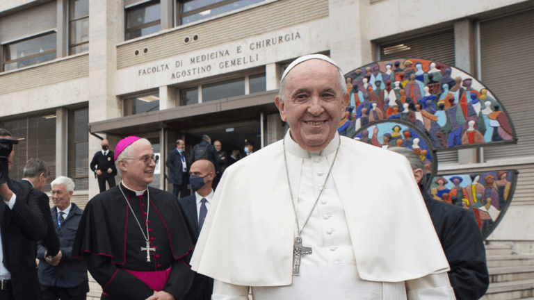 Cover Image for 60 anni di Medicina e Chirurgia: le parole di Papa Francesco