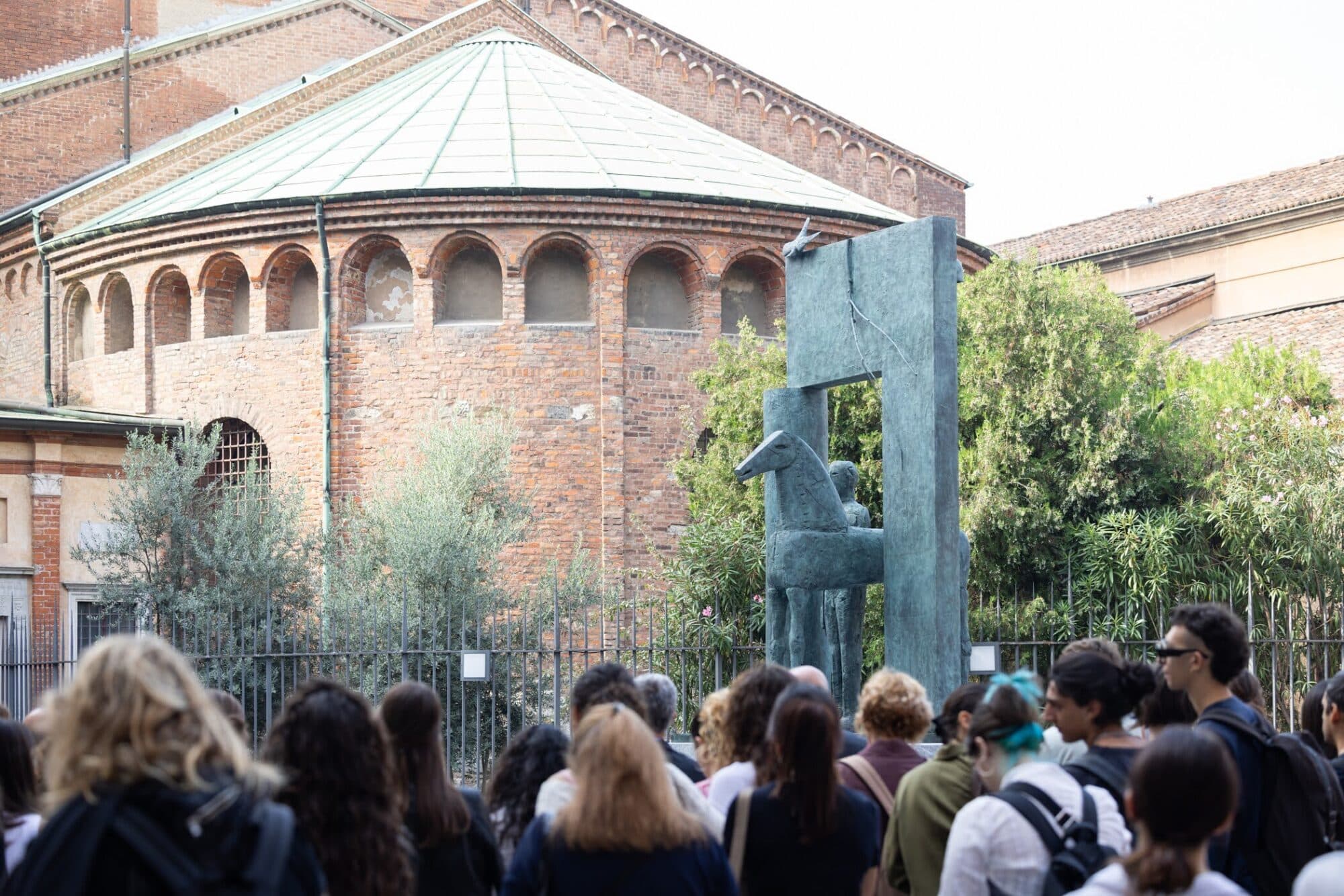 Una scultura di Mimmo Paladino dedicata a Sant’Ambrogio in Cattolica