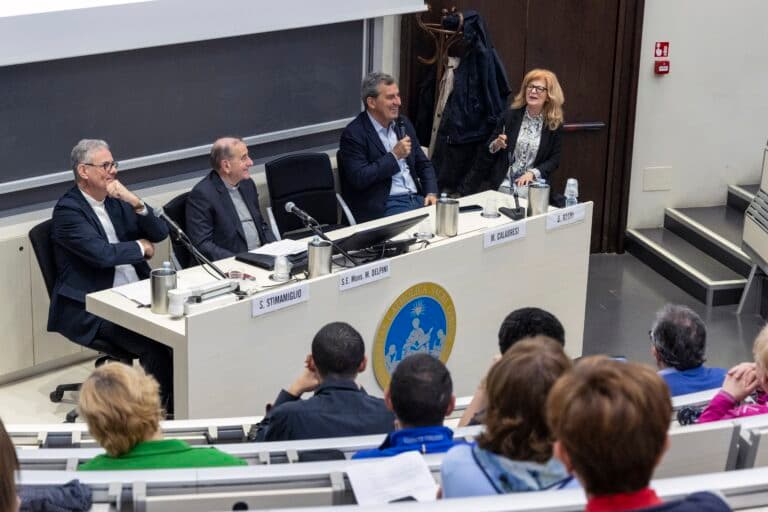 Cover Image for Uscire dalla bolla: comunicazione e Chiesa, oltre gli stereotipi